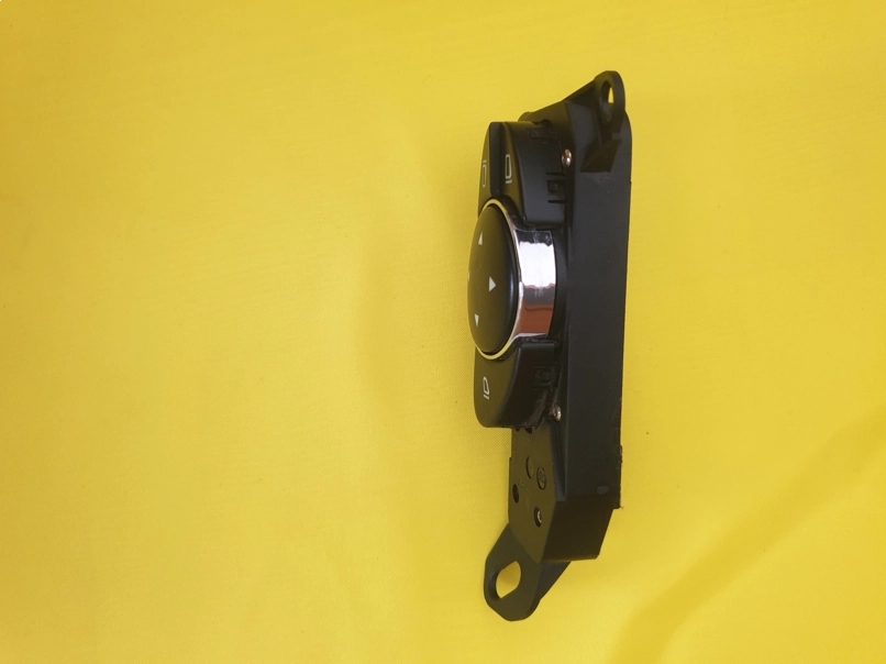 resimler/genel/Mercedes w211 e200 ayna ayar butonu orjinal ÇIKMA 2118208510